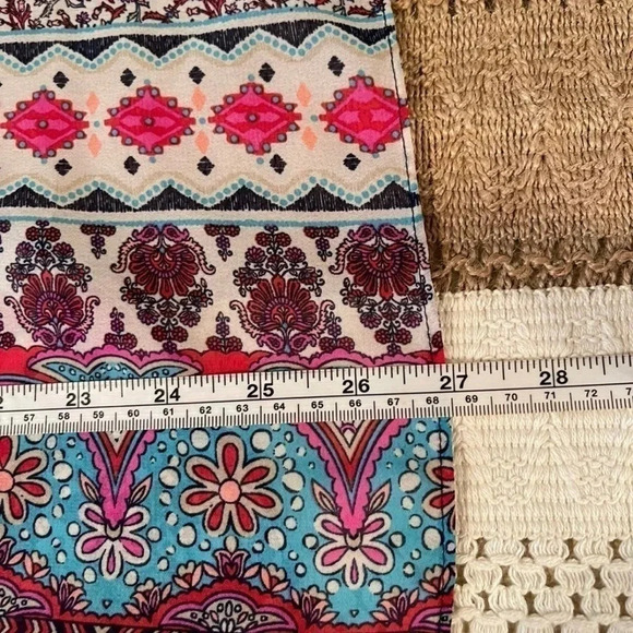 RUE21 Open Back Paisley Blouse with Lace Sleeves. Sheer, lightweight material. - Picture 5 of 7